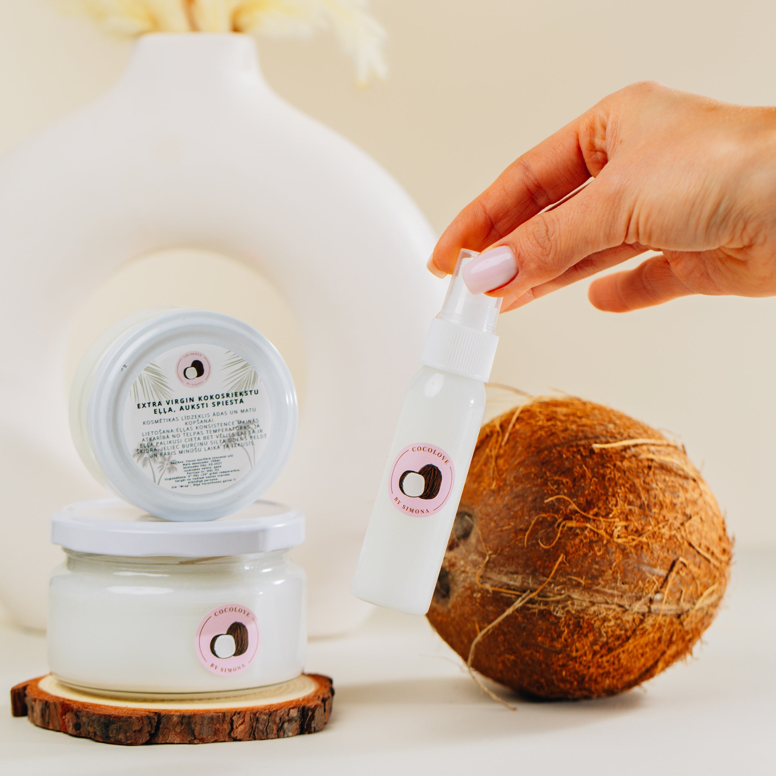 Kokosriekstu eļļa spreja pudelītē